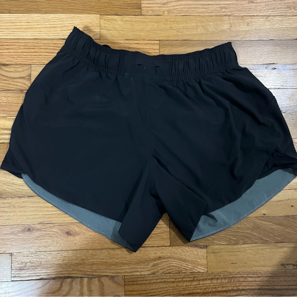 LULULEMON REVERSIBLE SHORTS